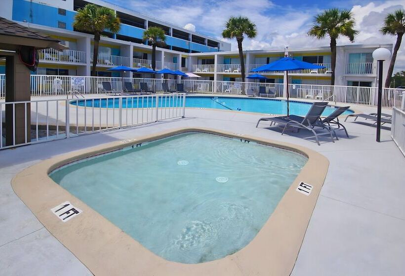 هتل Waikiki Village Retro