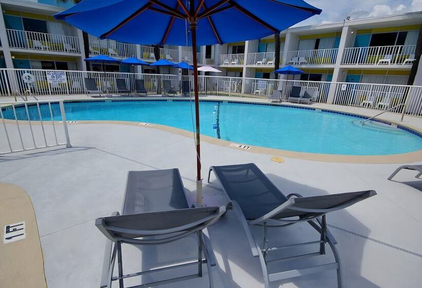 هتل Waikiki Village Retro