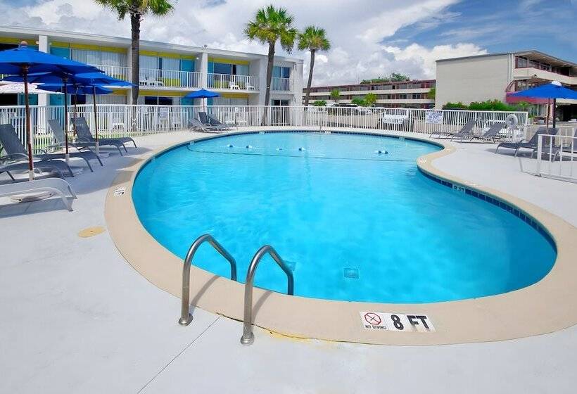 هتل Waikiki Village Retro