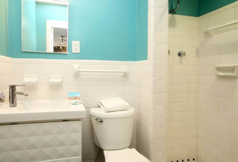 هتل Waikiki Village Retro