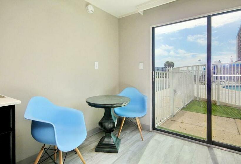 هتل Waikiki Village Retro