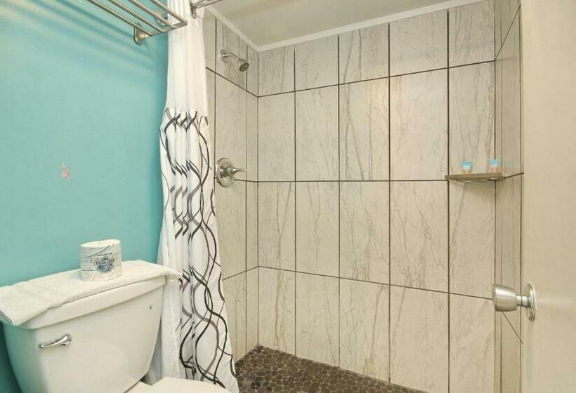 هتل Waikiki Village Retro