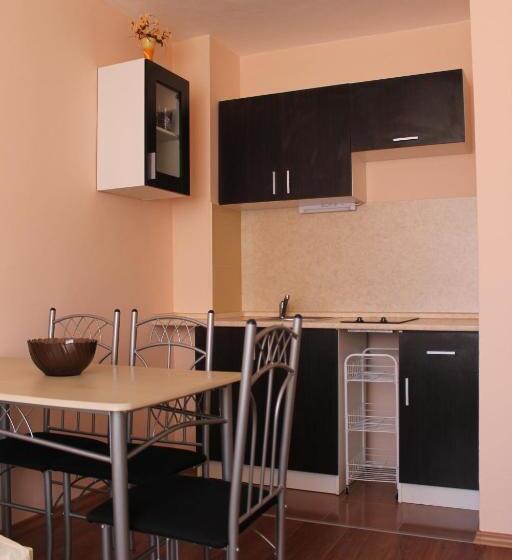 פנסיון Edelvais Guest House