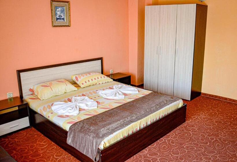 פנסיון Edelvais Guest House