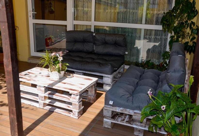 פנסיון Edelvais Guest House