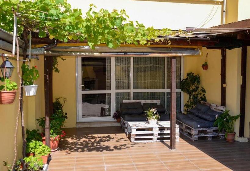 פנסיון Edelvais Guest House