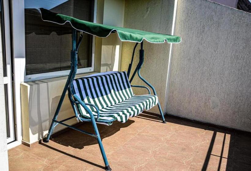 פנסיון Edelvais Guest House