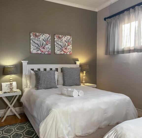 Пансион Goulden Street Guest House