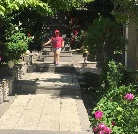 Пансион Guest House Anahit Ijevan