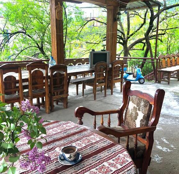 Пансион Guest House Anahit Ijevan