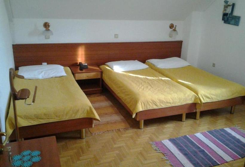 پانسیون Guest House Arvaj
