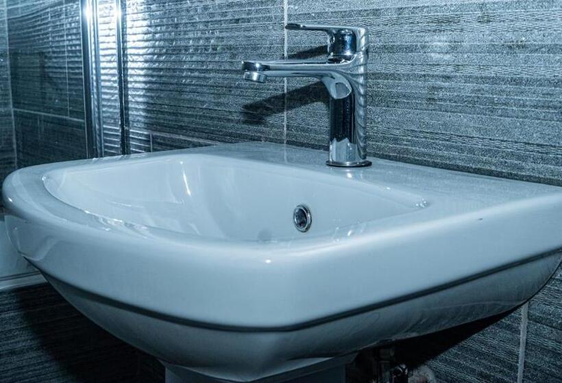 ペンション Henry George Guest House