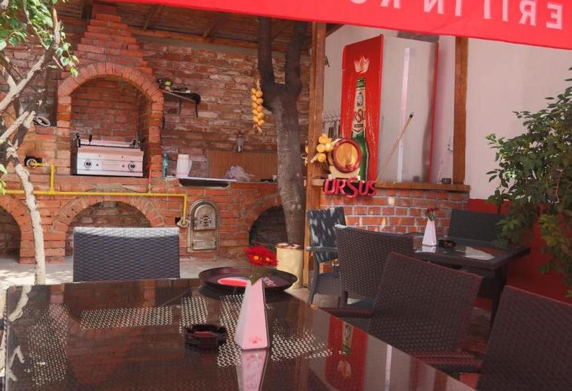 بنسيون La Storia Guest House