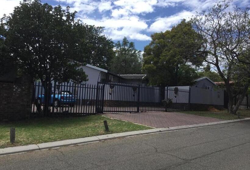 펜션 Lala Nathi Guest House & Self Catering