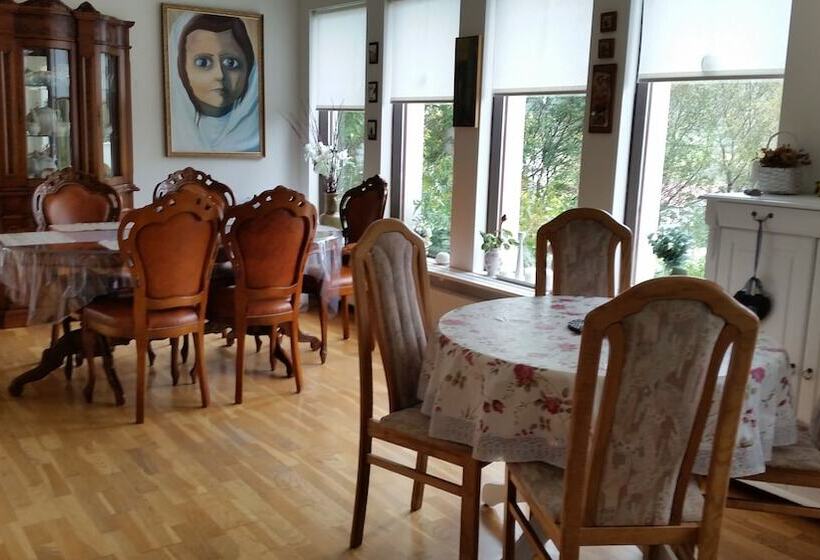 پانسیون Laugar Guesthouse