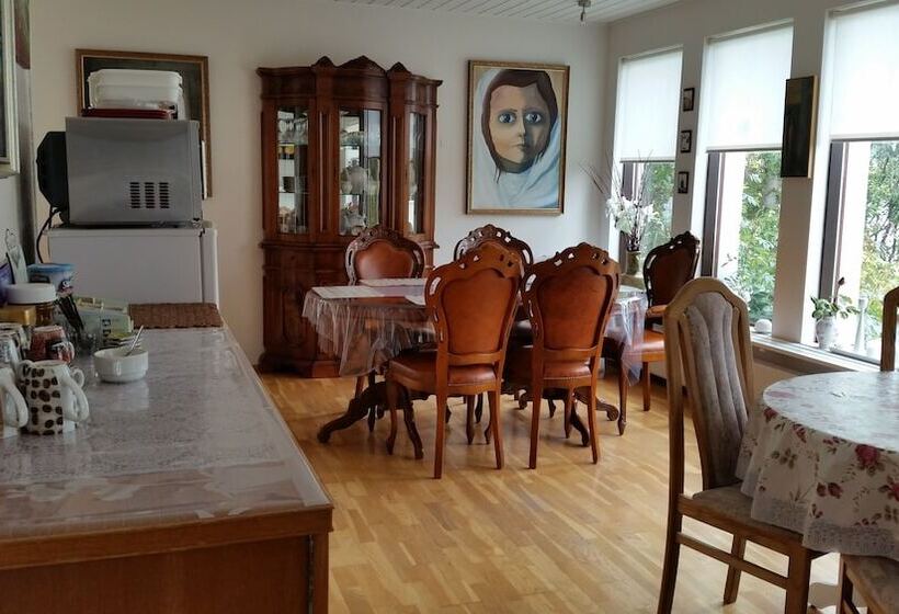 پانسیون Laugar Guesthouse