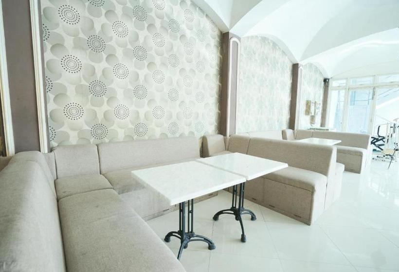 פנסיון Mojokerto Classic Homestay