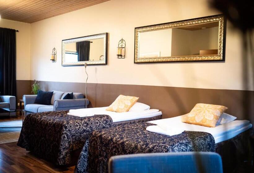 بنسيون Poukama