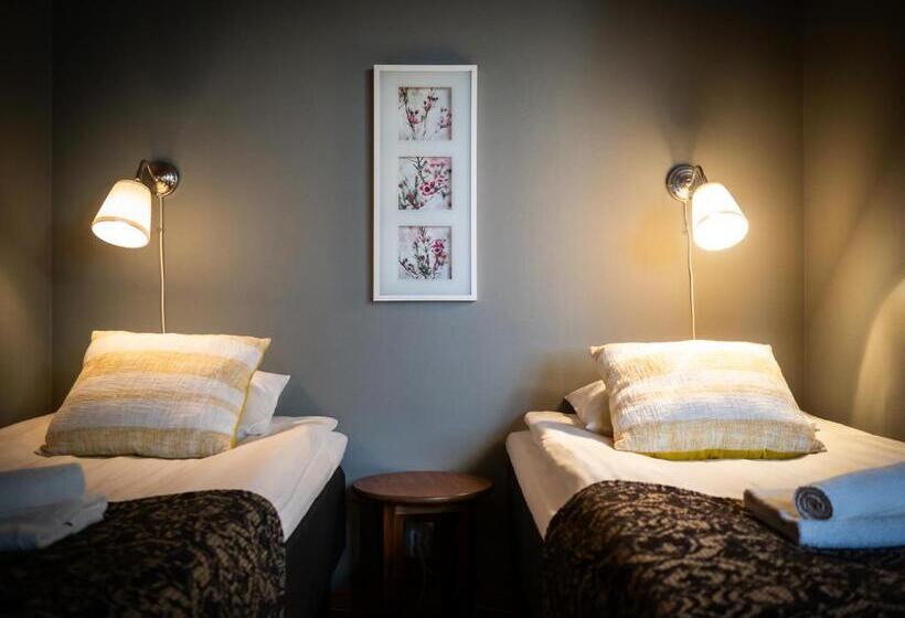 بنسيون Poukama