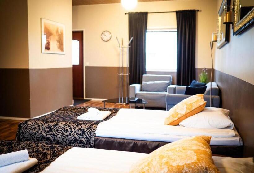 بنسيون Poukama