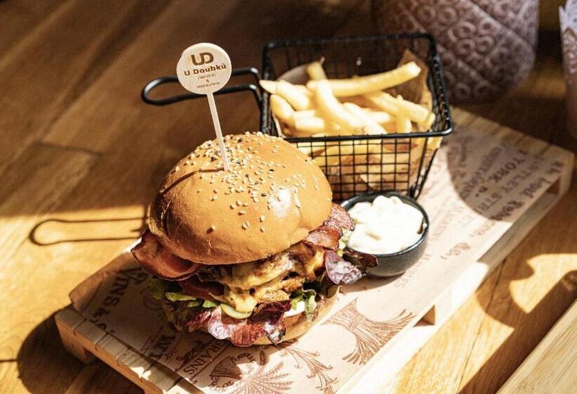 פנסיון Restaurace A Penzion U Doubků