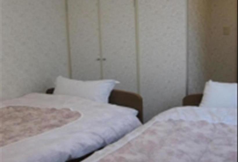 פנסיון Takaraya