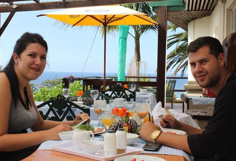 پانسیون The Tops