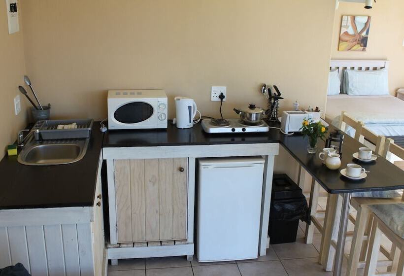 پانسیون The Tops