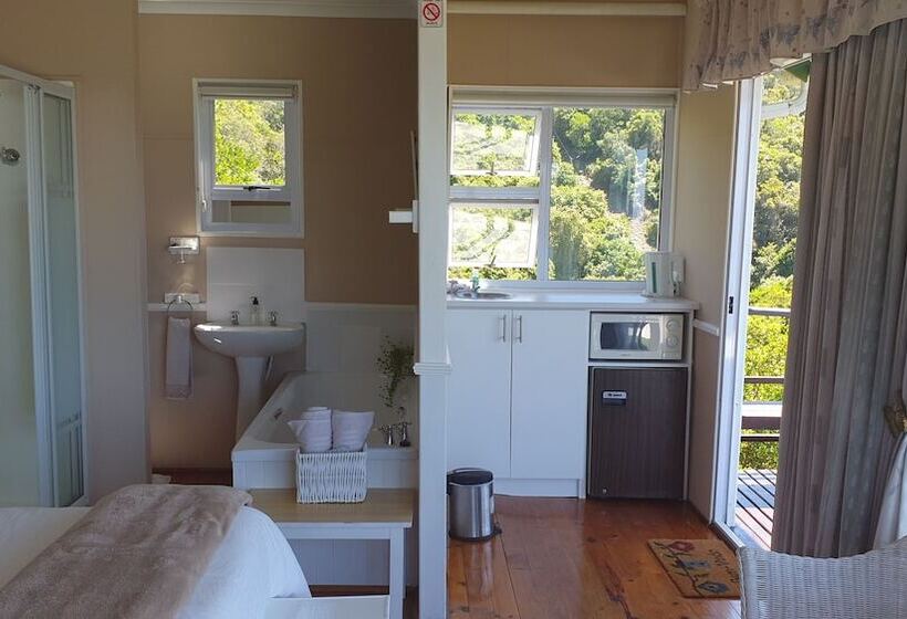 پانسیون The Tops