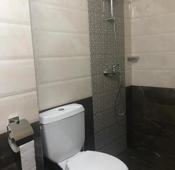 Пансион Toni's Guest House