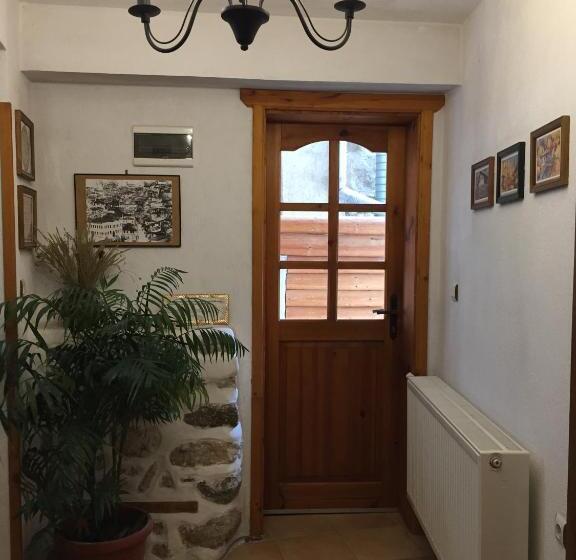 Пансион Toni's Guest House