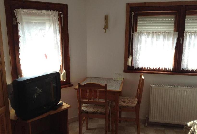 بنسيون Vanda Guest House