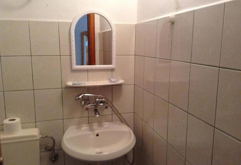 بنسيون Vanda Guest House