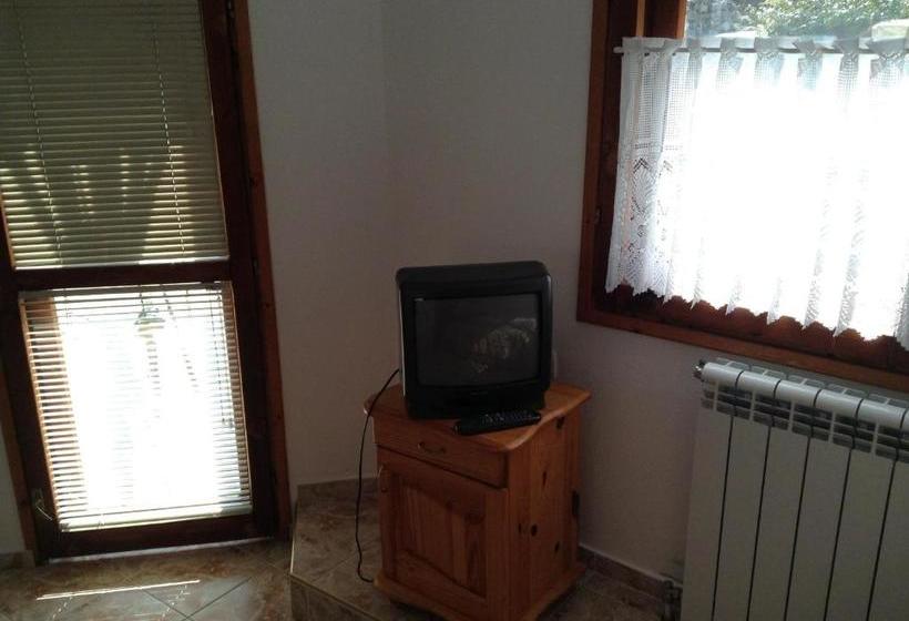 بنسيون Vanda Guest House