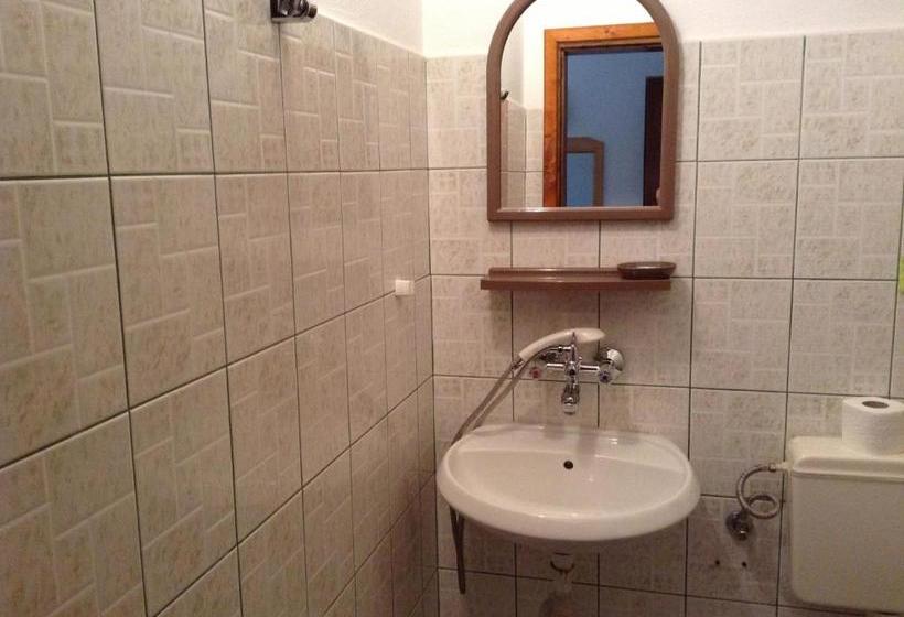 بنسيون Vanda Guest House