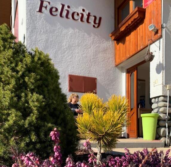 פנסיון Villa Felicity