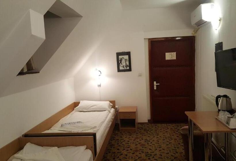 Pensiunea Podul Minciunilor