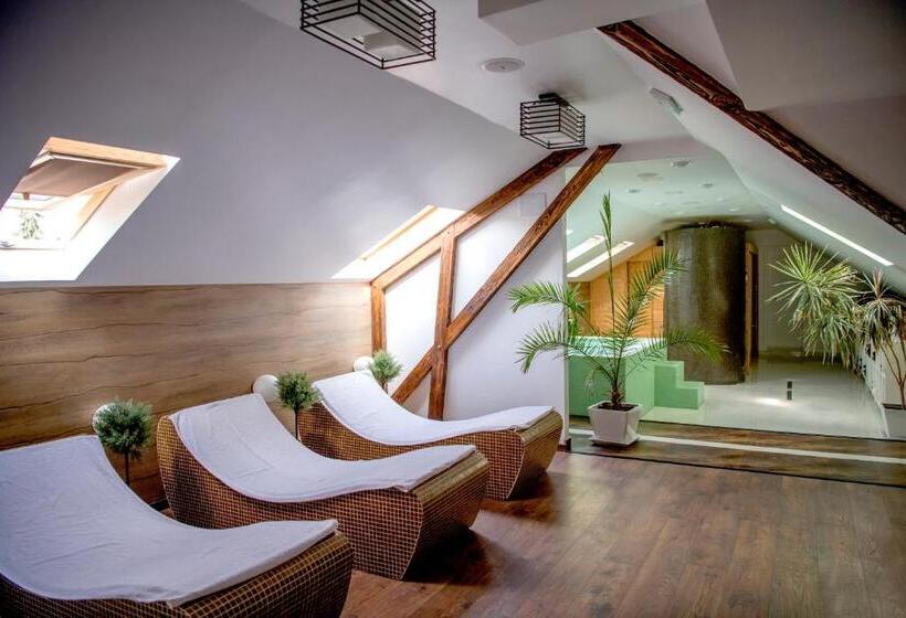 Pensiunea Un Baiat Si O Fata