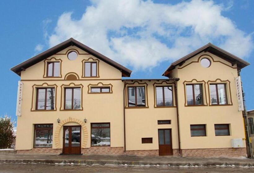 Pensiunea Un Baiat Si O Fata