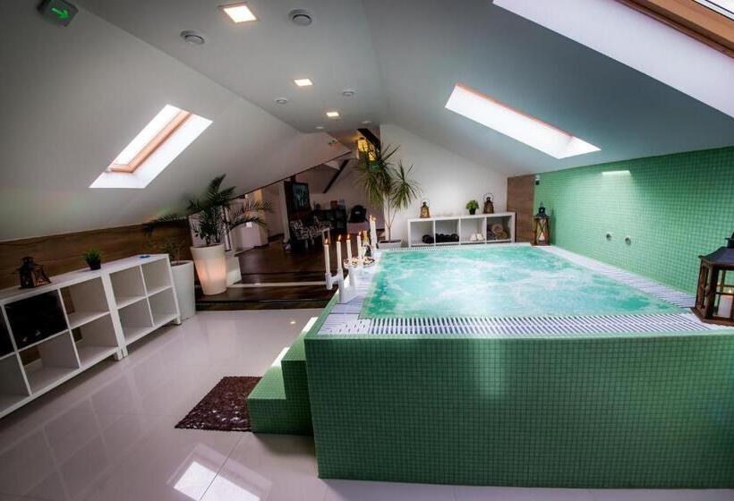 Pensiunea Un Baiat Si O Fata