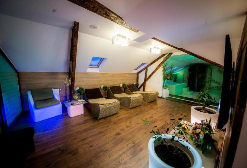 Pensiunea Un Baiat Si O Fata