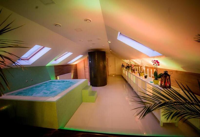 Pensiunea Un Baiat Si O Fata