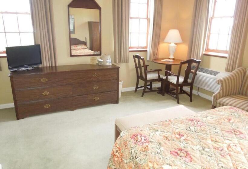 הוסטל Guest Quarters At The Bridges Golf Club