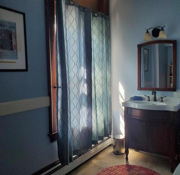 ユースホステル Firehouse Inn