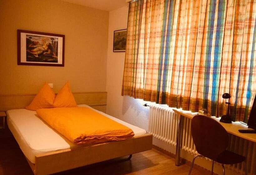 ユースホステル Gasthaus Zum Löwen