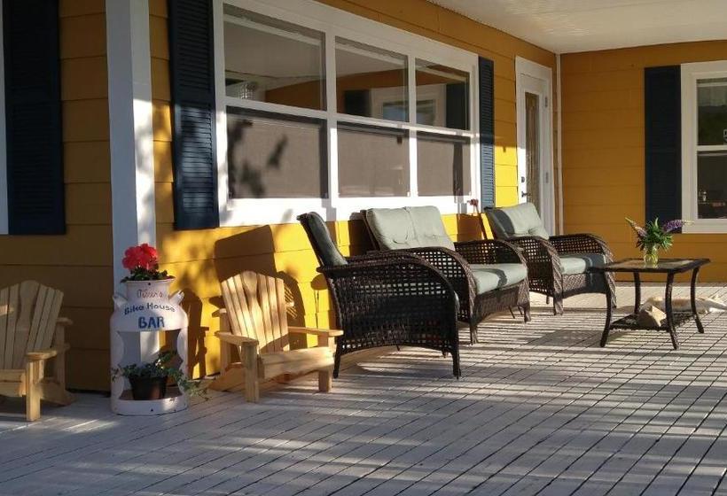 فندق صغير The Island Inn