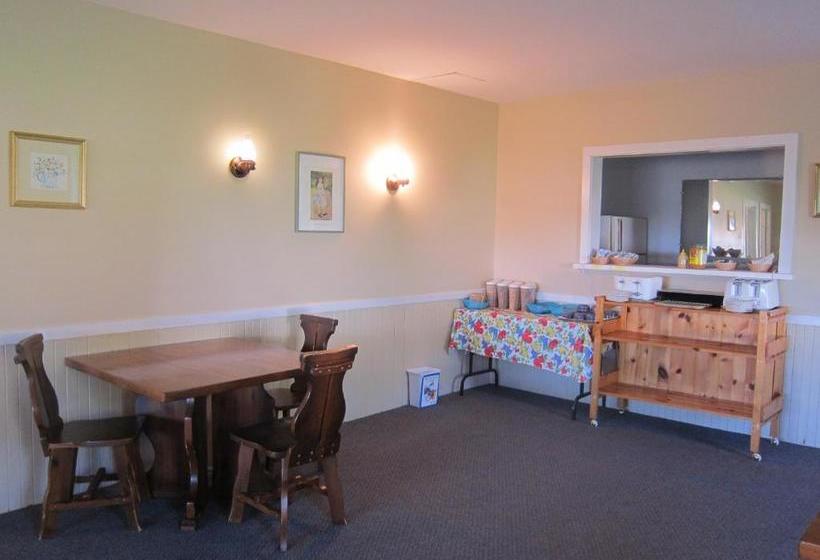 فندق صغير The Island Inn