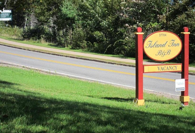فندق صغير The Island Inn