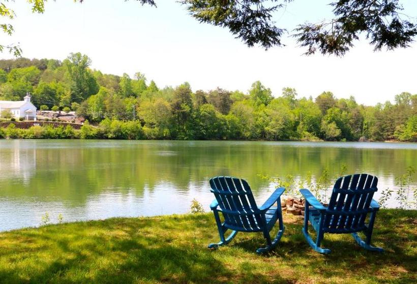 Boundary Waters Resort & Marina