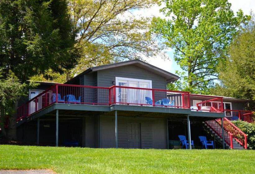 Boundary Waters Resort & Marina